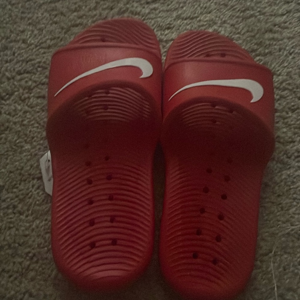 Never worn Nike slides